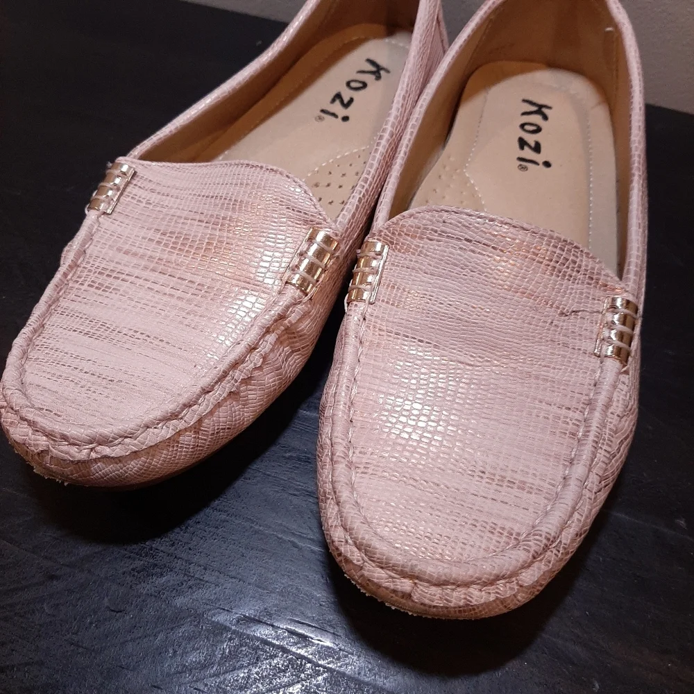 Kozi Metallic Loafer Shoes Light Pink Vegan Faux Leather Gold Slip On Flats 37